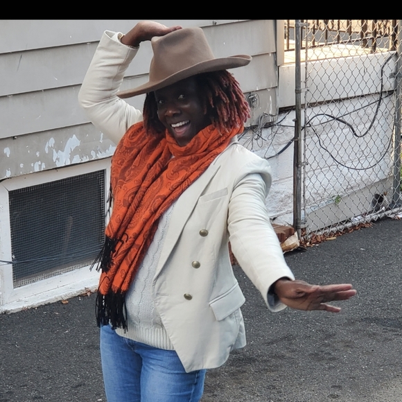 Meet your Posher, Orlene - Picture 1 of 7